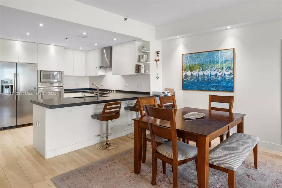 Dining - 201 Crandon Blvd #333, Key Biscayne, FL 33149 photo 2 of 3