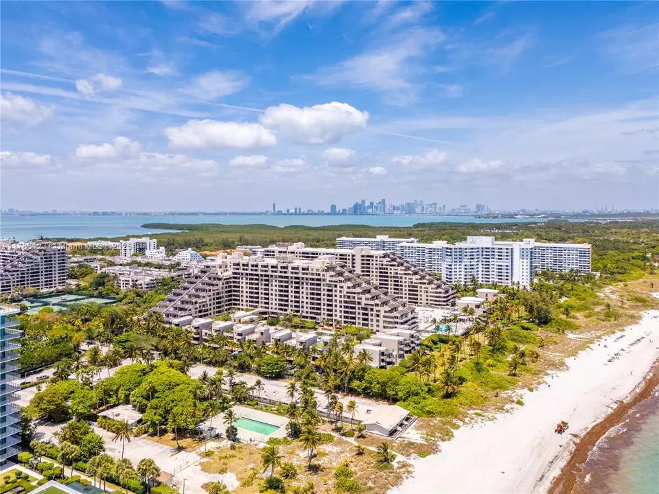 View/Area - 201 Crandon Blvd #333, Key Biscayne, FL 33149 photo 15 of 16