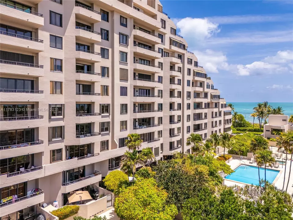 Exterior - 201 Crandon Blvd #333, Key Biscayne, FL 33149 photo 6 of 8