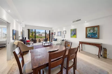 Dining - 201 Crandon Blvd #333, Key Biscayne, FL 33149 photo 1 of 3