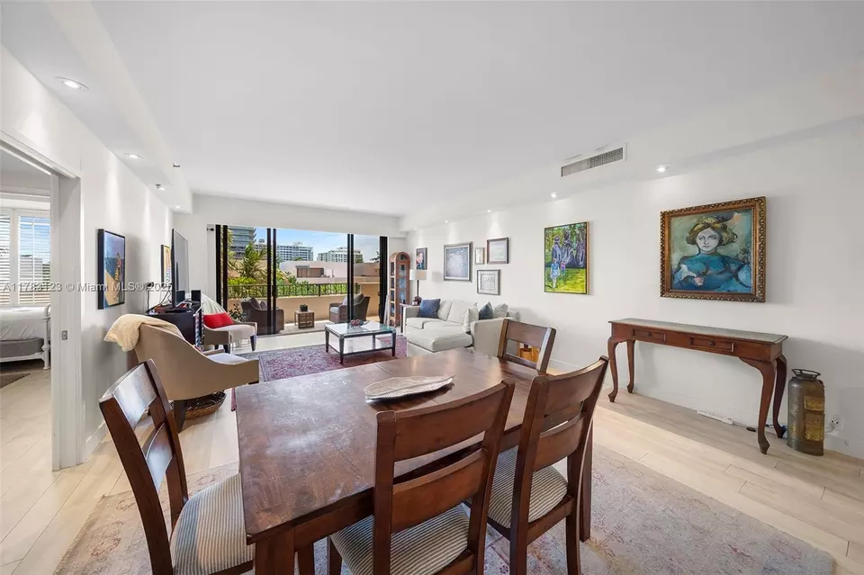 Dining - 201 Crandon Blvd #333, Key Biscayne, FL 33149 photo 1 of 3