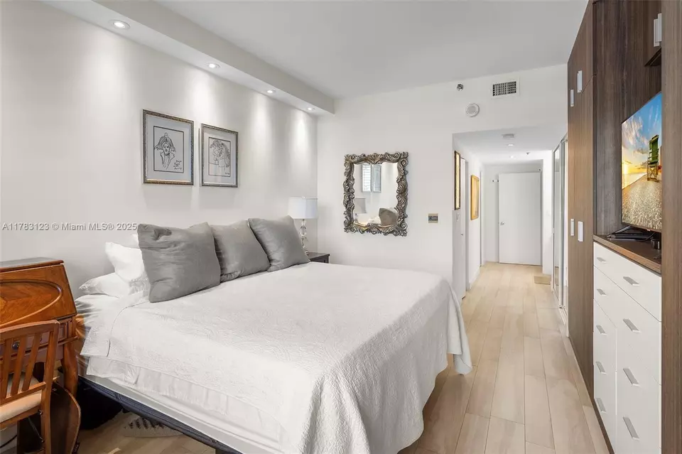 Bedroom - 201 Crandon Blvd #333, Key Biscayne, FL 33149 photo 8 of 8