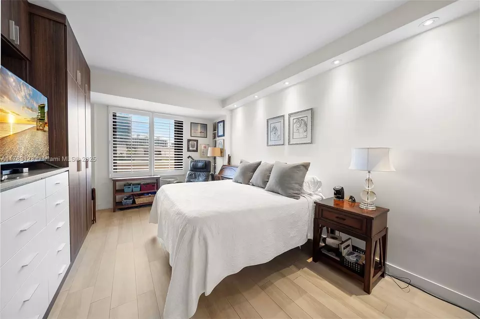Bedroom - 201 Crandon Blvd #333, Key Biscayne, FL 33149 photo 6 of 8