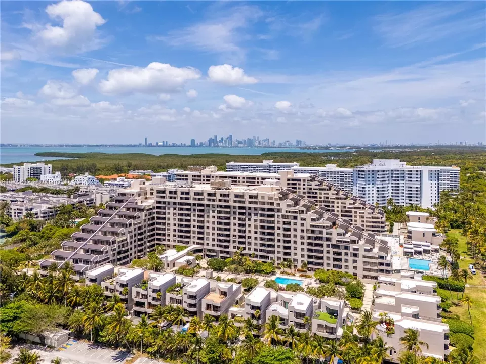 View/Area - 201 Crandon Blvd #333, Key Biscayne, FL 33149 photo 7 of 16