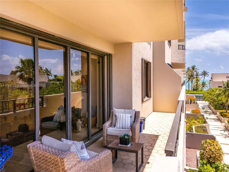 Exterior - 201 Crandon Blvd #333, Key Biscayne, FL 33149 photo 5 of 8