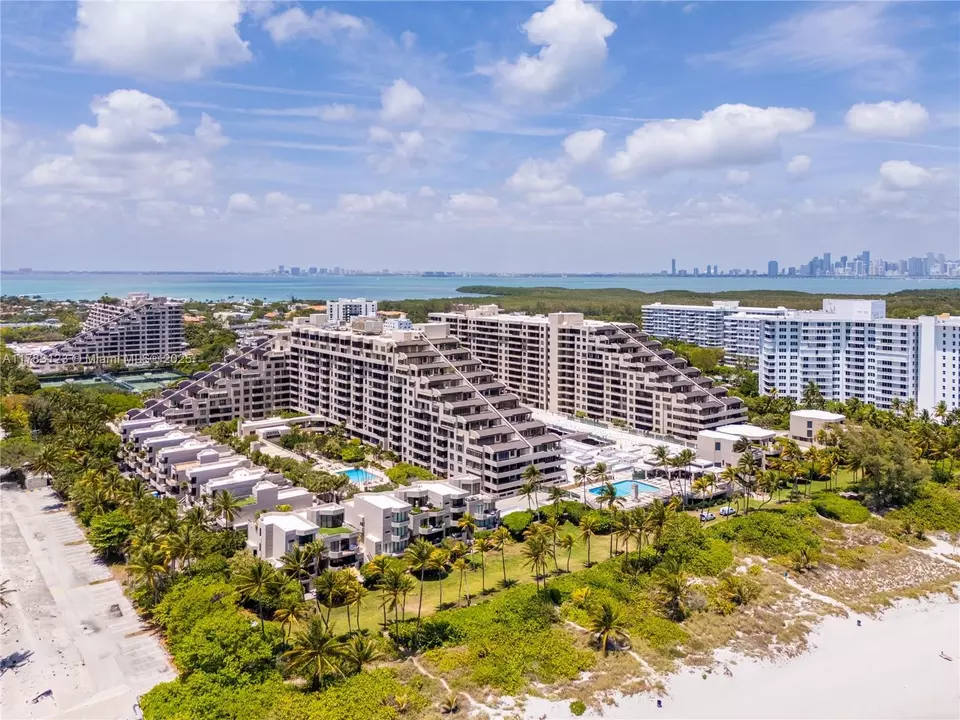 View/Area - 201 Crandon Blvd #333, Key Biscayne, FL 33149 photo 6 of 16