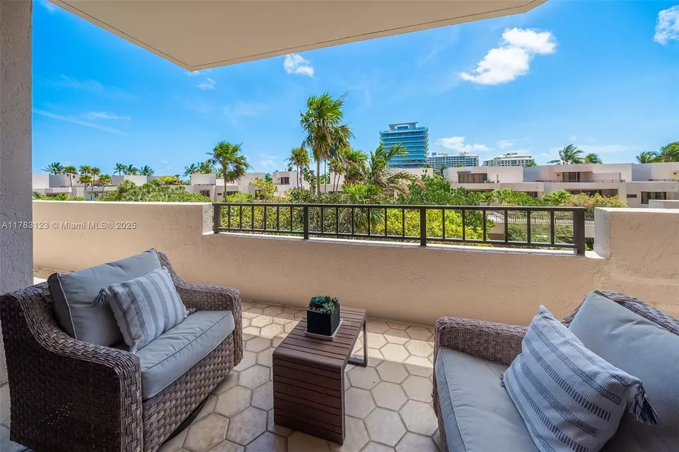 Exterior - 201 Crandon Blvd #333, Key Biscayne, FL 33149 photo 1 of 8