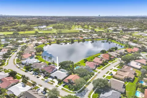8892 N Southern Orchard Rd N, Davie, FL 33328