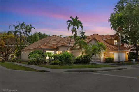 2772 Oakview Way, Davie, FL 33328