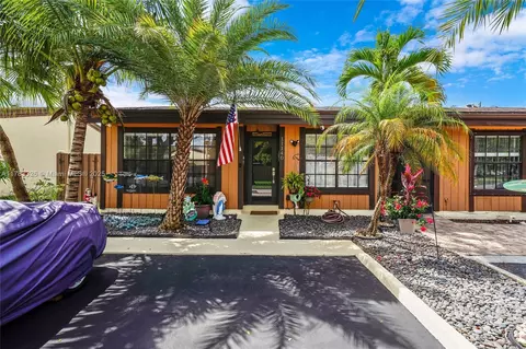 11140 Redwood Ave, Pembroke Pines, FL 33026