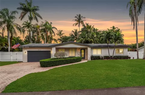 8435 SW 157th St, Palmetto Bay, FL 33157
