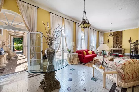 Living - 8447 E Dixie Hwy, Miami, FL 33138 photo 2 of 3
