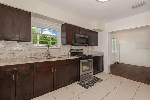 534 W 16th St, Hialeah, FL 33010 photo 9