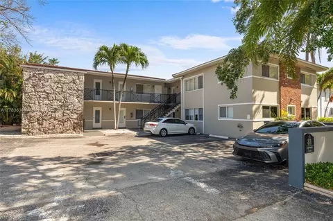 81 Edgewater Dr #203, Coral Gables, FL 33133