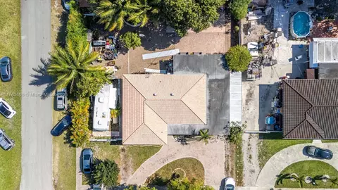 210 W 52nd St, Hialeah, FL 33012
