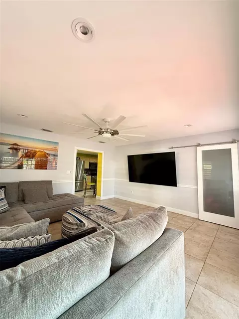 990 E 6th St, Hialeah, FL 33010 photo 9