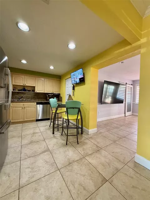 990 E 6th St, Hialeah, FL 33010 photo 8