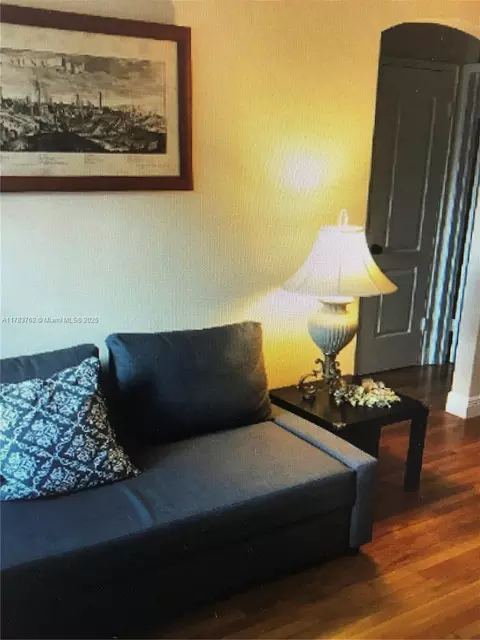 30 Almeria Ave #6, Coral Gables, FL 33134