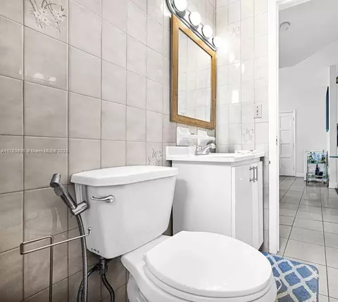 Bath - 5080 E 5th Ave, Hialeah, FL 33013 photo 4 of 5