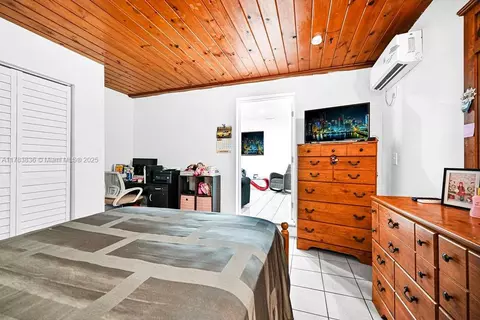 Bedroom - 5080 E 5th Ave, Hialeah, FL 33013 photo 5 of 10
