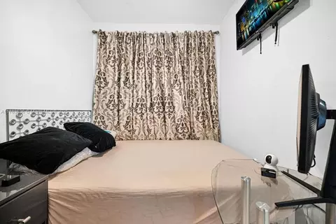 Bedroom - 5080 E 5th Ave, Hialeah, FL 33013 photo 9 of 10