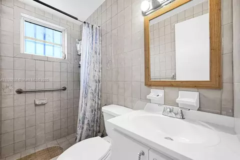 Bath - 5080 E 5th Ave, Hialeah, FL 33013 photo 5 of 5