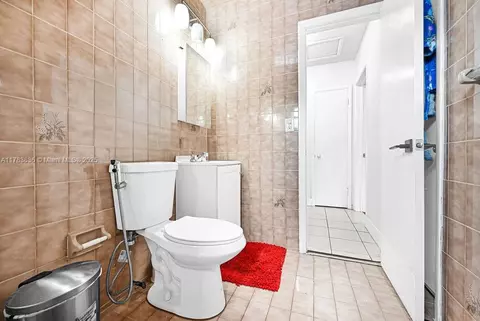 Bath - 5080 E 5th Ave, Hialeah, FL 33013 photo 3 of 5