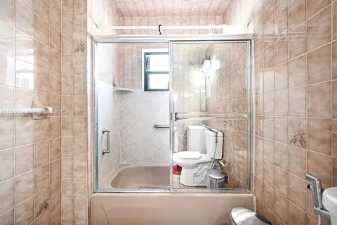 Bath - 5080 E 5th Ave, Hialeah, FL 33013 photo 2 of 5