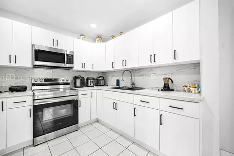 Kitchen - 5080 E 5th Ave, Hialeah, FL 33013 photo 2 of 3