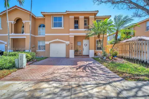 805 NW 135th Ter, Pembroke Pines, FL 33028