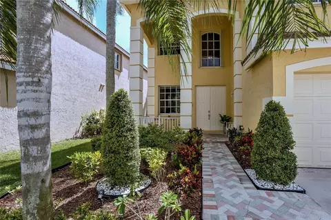 4322 Fox Ridge Dr, Weston, FL 33331