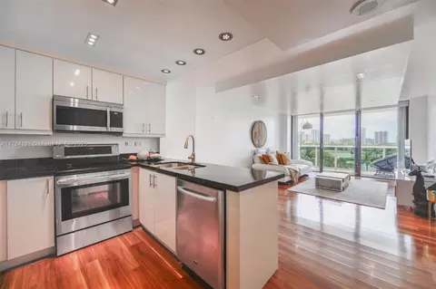 3625 N Country Club Dr #707, Aventura, FL 33180
