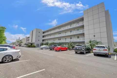314 SE 10th St #403, Dania Beach, FL 33004