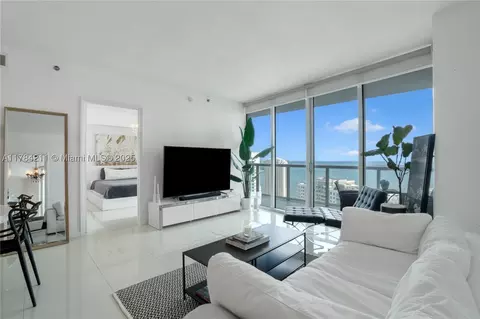 475 Brickell Ave #3907, Miami, FL 33131