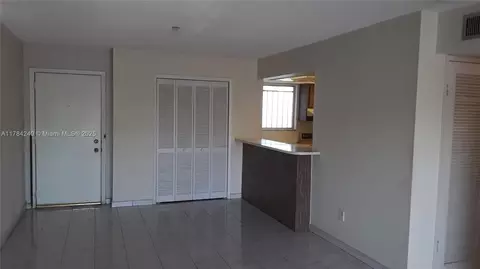9150 Fontainebleau Blvd #209, Miami, FL 33172