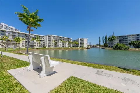 2851 Leonard Dr #J109, Aventura, FL 33160