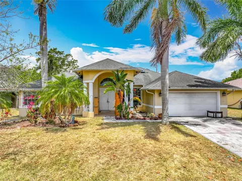 375 SW Dustin Ave, Port Saint Lucie, FL 34953