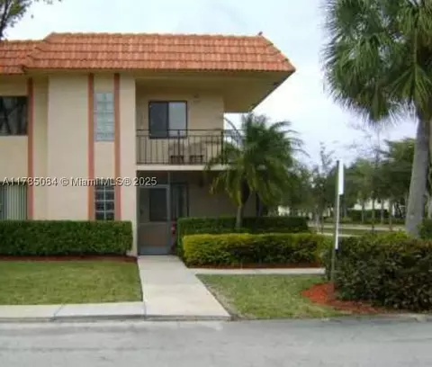 357 Lakeview Dr #104, Weston, FL 33326