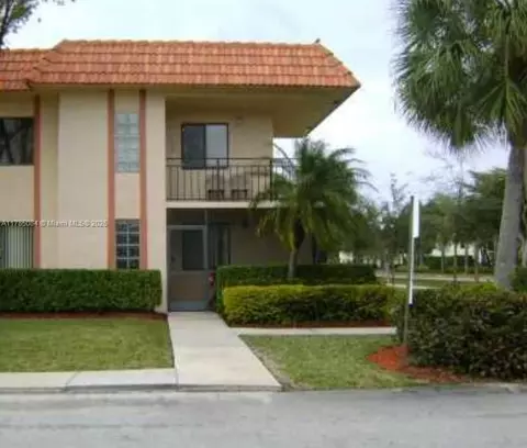 357 Lakeview Dr #104, Weston, FL 33326