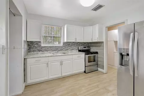 5890 E 2nd Ave, Hialeah, FL 33013 photo 20