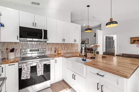 Kitchen - 21523 SW 89th Path, Cutler Bay, FL 33189 photo 1 of 1