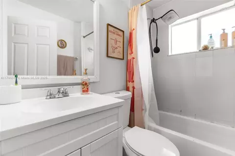 Bath - 21523 SW 89th Path, Cutler Bay, FL 33189 photo 3 of 3