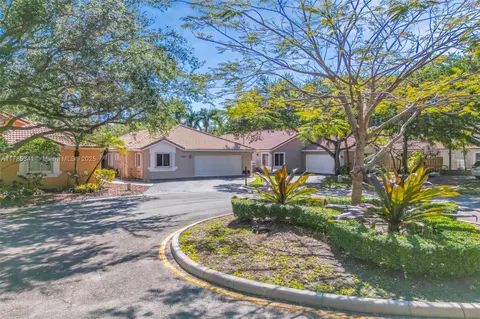 10156 NW 3rd Ct, Plantation, FL 33324