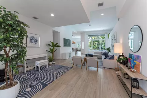 4023 W Lake Estates Dr, Davie, FL 33328