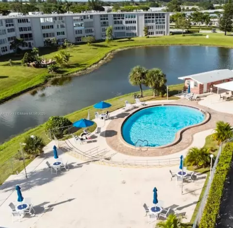 102 Northampton F #102, West Palm Beach, FL 33417