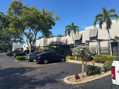 1678 NW 113th Way, Pembroke Pines, FL 33026