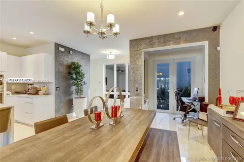 10550 NW 63rd Ter, Doral, FL 33178