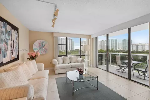 3625 N Country Club Dr #603, Aventura, FL 33180