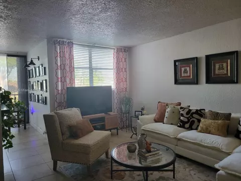 9411 SW 4th St #203, Miami, FL 33174