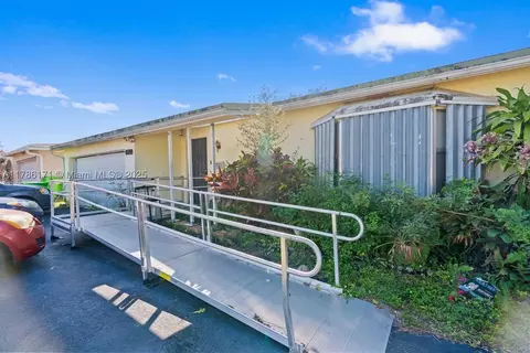 8520 NW 20th Ct, Sunrise, FL 33322
